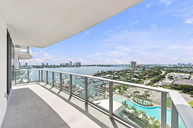 Nautilus 220 Unit 1407 photo 23