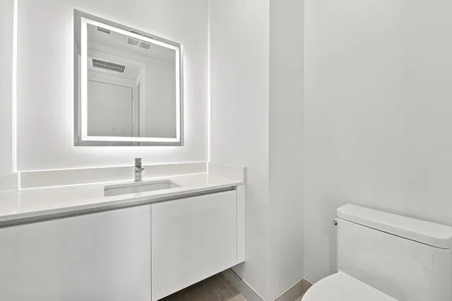 Nautilus 220 Unit 1407 photo 27
