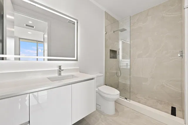 Nautilus 220 Unit 1407 photo 28