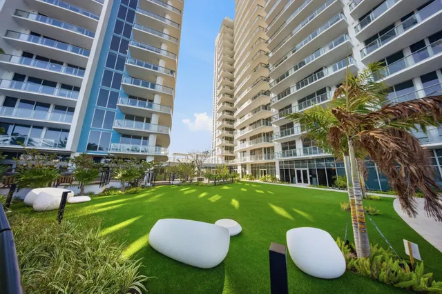 Nautilus 220 Unit 1407 photo 35