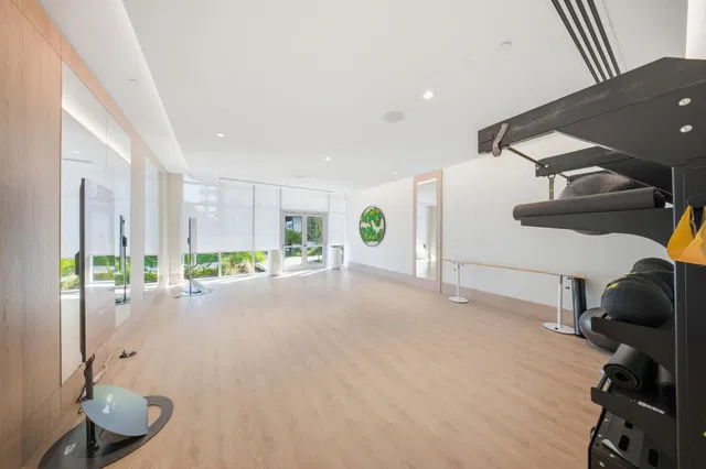 Nautilus 220 Unit 1407 photo 38