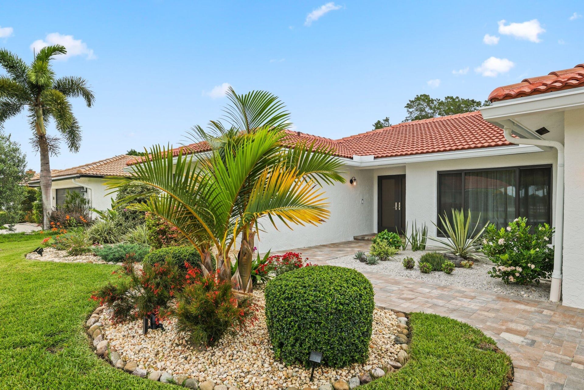 Residence photo 3