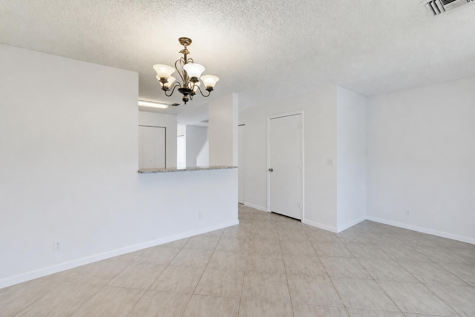 Residence photo 8