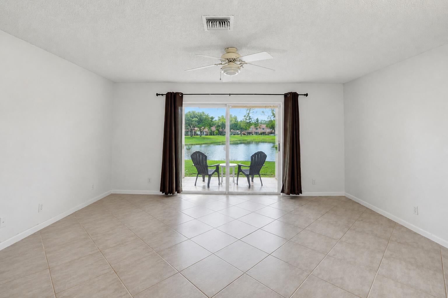 Residence photo 12