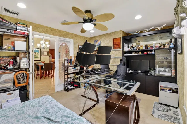 Residence photo 12