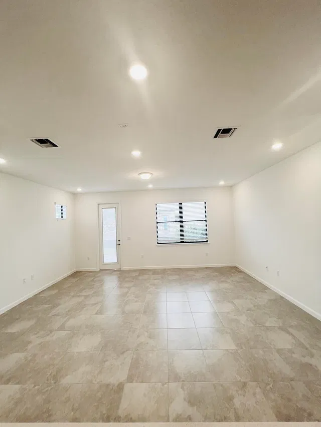  Residence photo 8