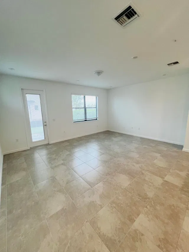  Residence photo 11