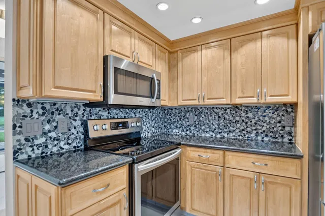  Residence photo 24