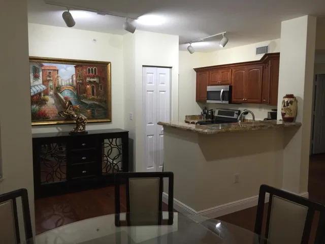  Unit 208 photo 4