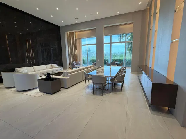 Woodfield Country Club Residence photo 8