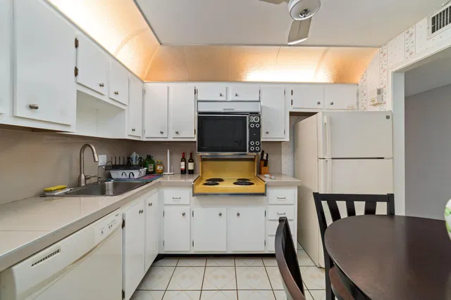 Unit 307 photo 18