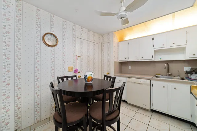 Unit 307 photo 19