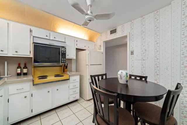 Unit 307 photo 21
