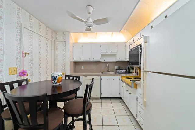 Unit 307 photo 22