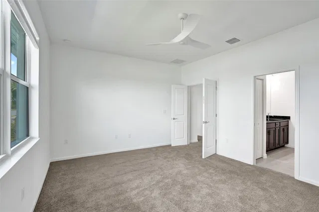Residence photo 17