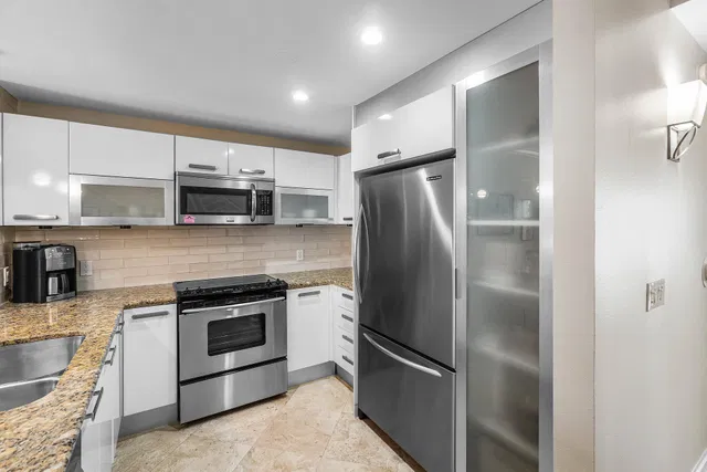  Unit 105 photo 6