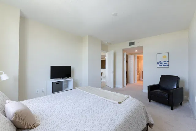 610 Clematis Unit 406 photo 10