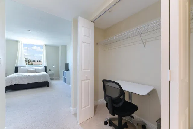 610 Clematis Unit 406 photo 11