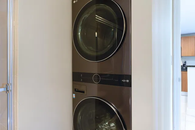 610 Clematis Unit 406 photo 16