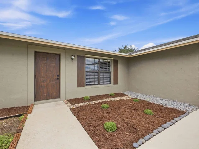 Residence photo 3