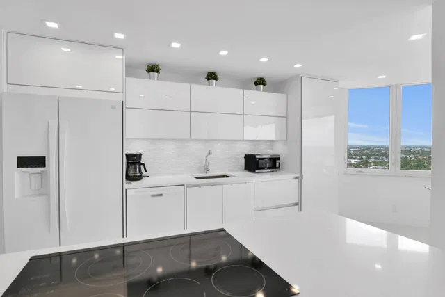 550 S Ocean Boca Unit 2203 photo 15