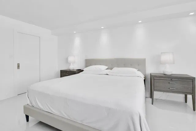 550 S Ocean Boca Unit 2203 photo 25