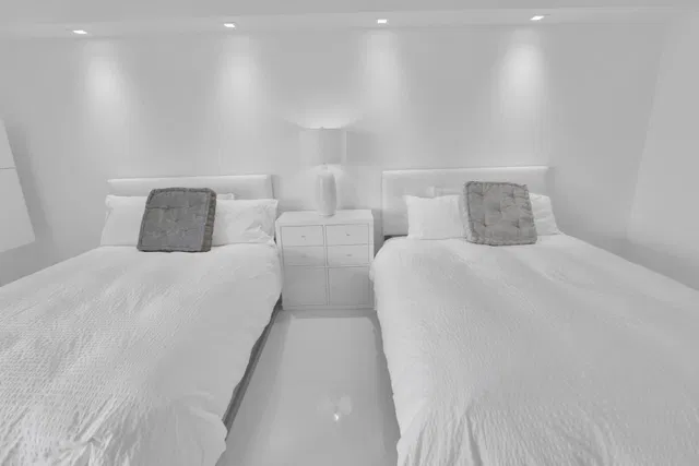 550 S Ocean Boca Unit 2203 photo 32