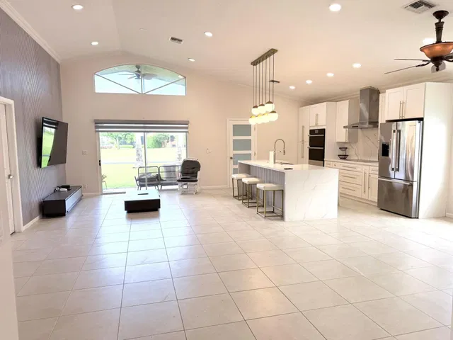 Residence photo 2