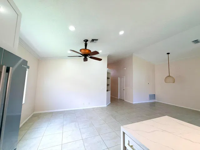 Residence photo 5