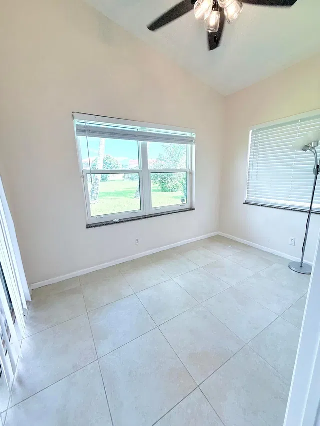 Residence photo 15