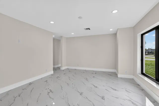  Residence photo 5