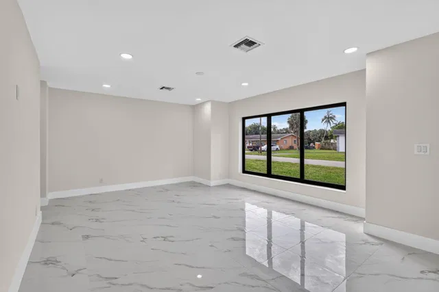  Residence photo 6