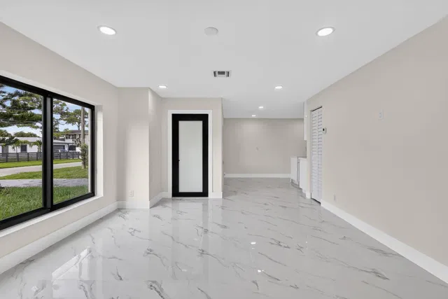  Residence photo 8