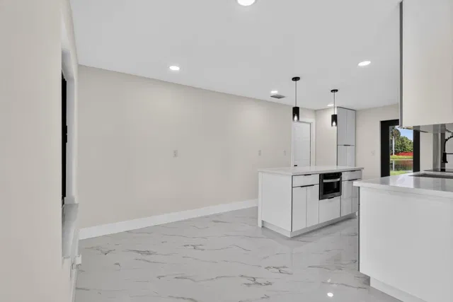  Residence photo 9