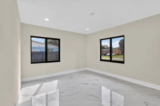  Residence photo 30