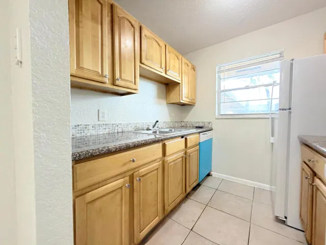 Unit 209 photo 3