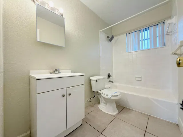 Unit 209 photo 5