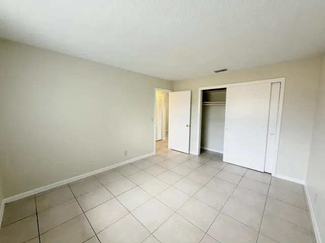 Unit 209 photo 8