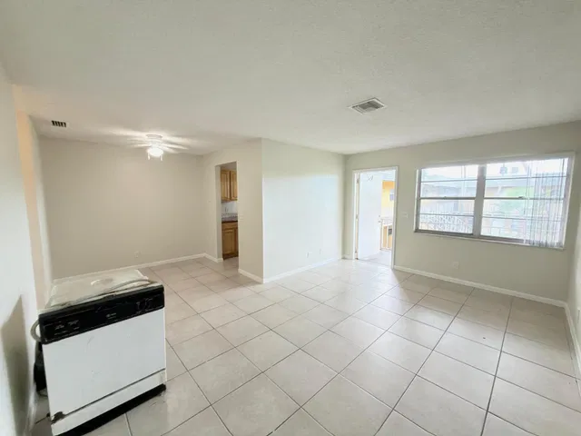 Unit 209 photo 10