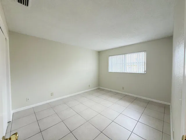 Unit 209 photo 11