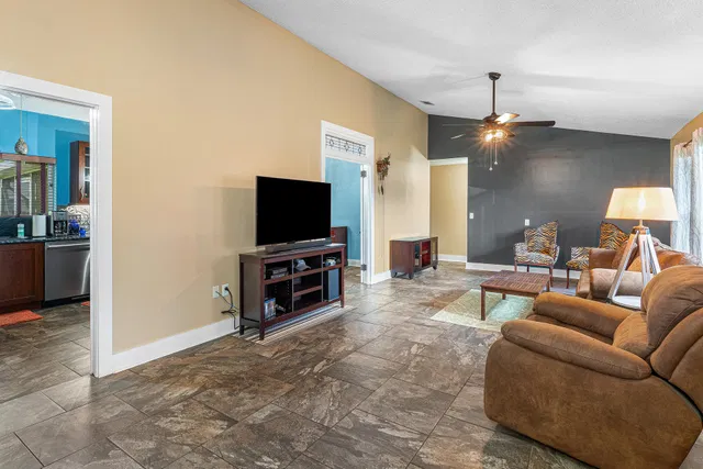 Residence photo 6