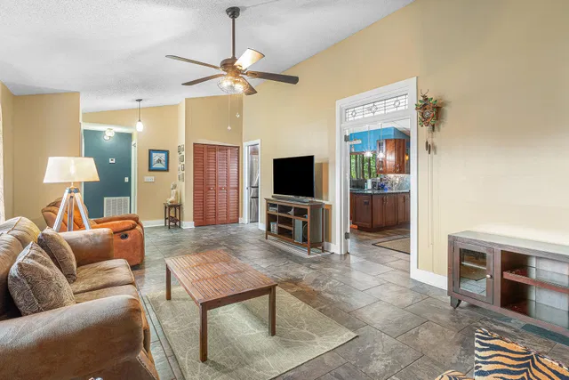 Residence photo 10
