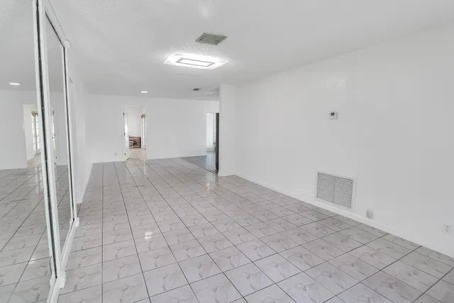 Residence photo 6