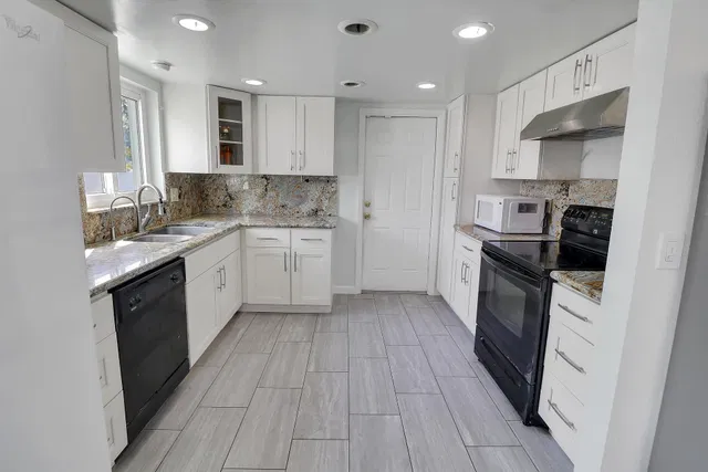 Residence photo 12