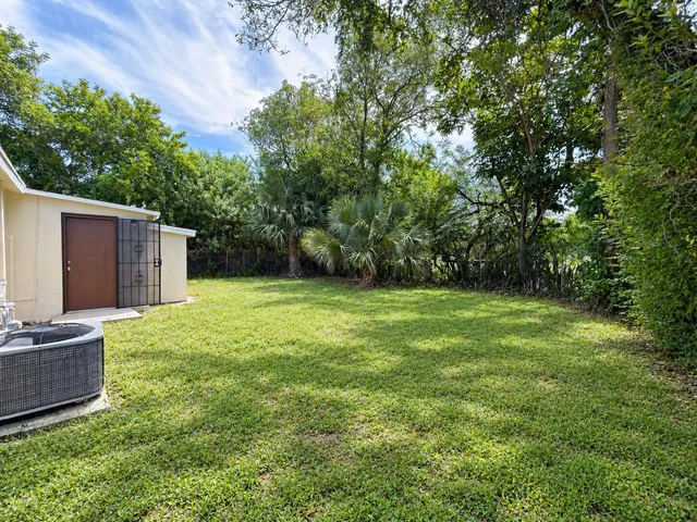 West Palm Beach Residence photo 17
