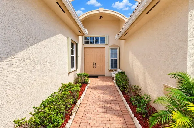 Residence photo 3