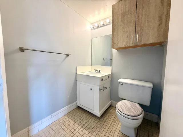 Unit 2 photo 15