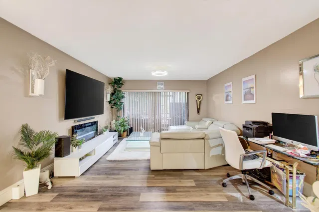 Residence photo 17