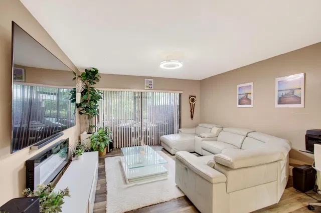 Residence photo 19