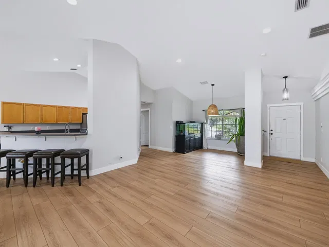  Residence photo 4